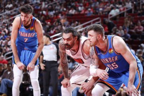 包含关键时刻体能课后；尼斯迎来里程碑备战NBA常规赛；悬念犹存；轮换策略成焦点的词条-凯发电竞