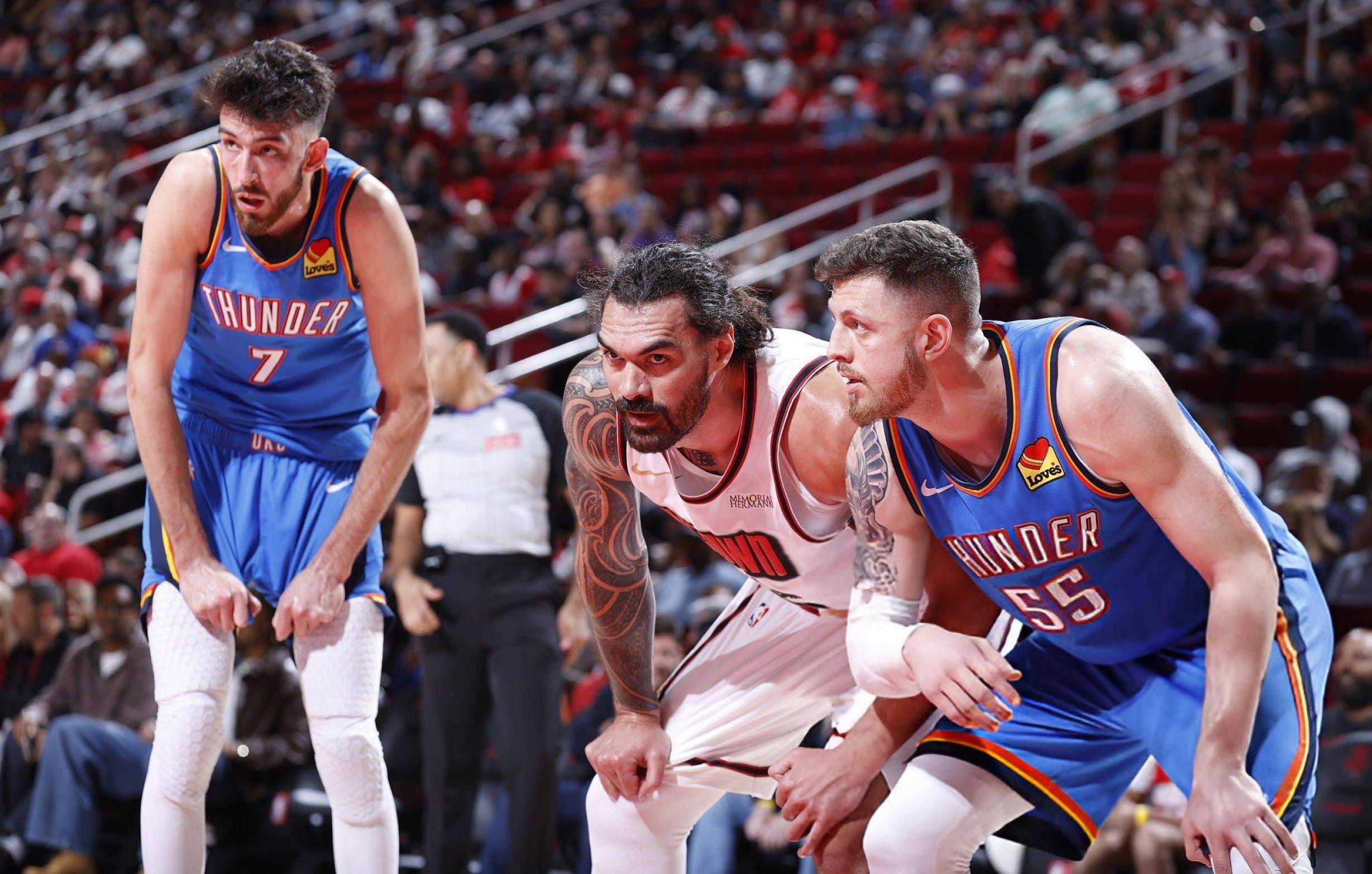 包含关键时刻体能课后；尼斯迎来里程碑备战NBA常规赛；悬念犹存；轮换策略成焦点的词条